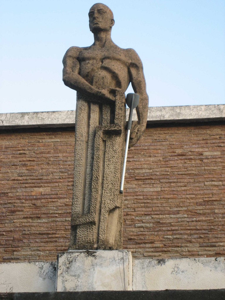 pabellon_sur_escultura_con_muleta pabellon_sur_escultura_con_muleta